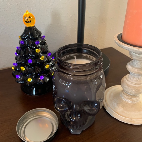 Hand-poured Black Glass Skull Candle - Picture 7 of 8
